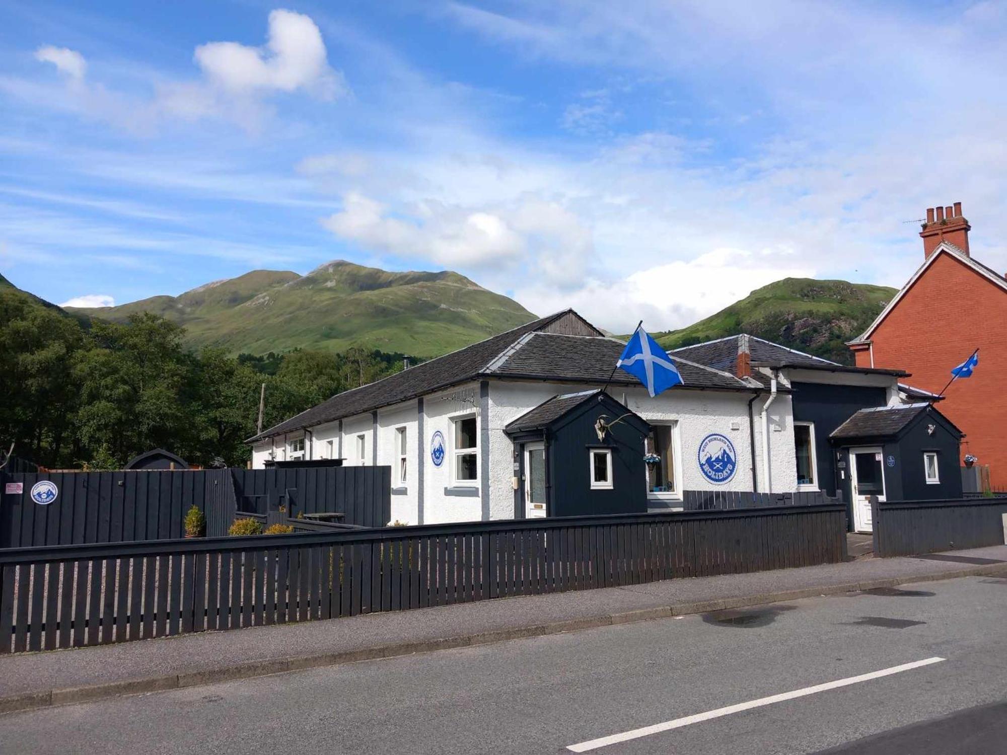 Leven And Linnhe Apartments, West Highland Way Holidays Кинлохлевън Екстериор снимка